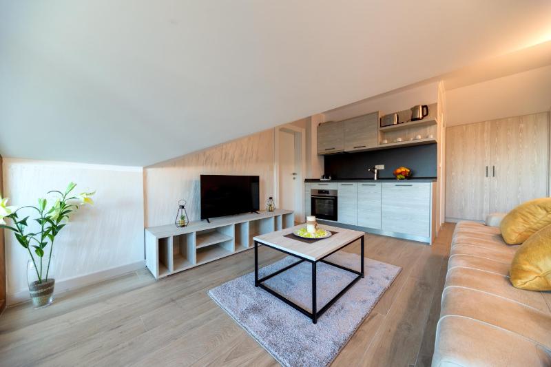 Apartment with Sea View image 3