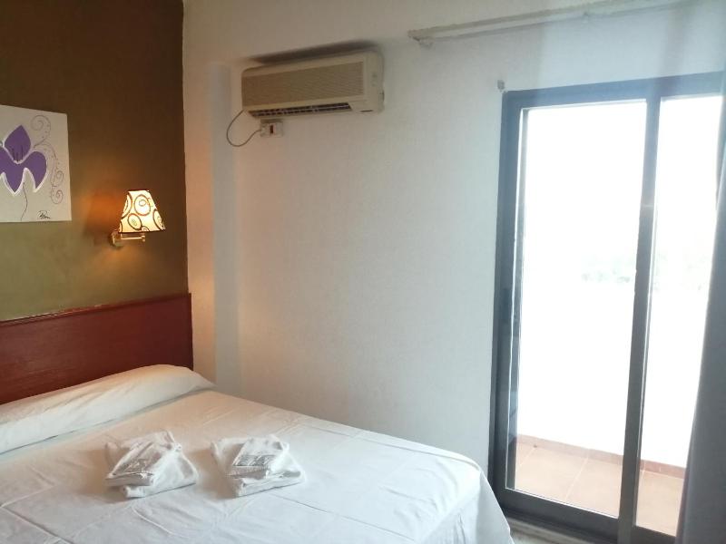 Double Room image 4
