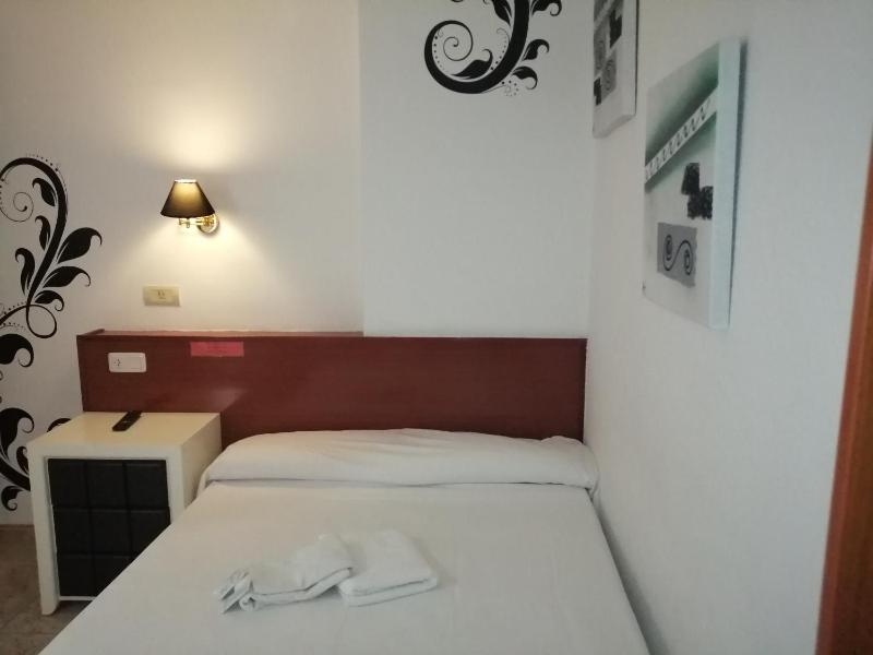 Double Room image 1