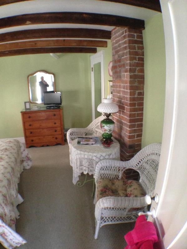 Standard King Room image 4