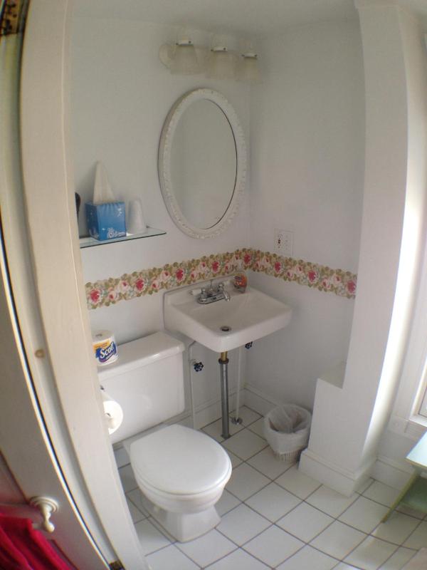 Standard King Room image 3