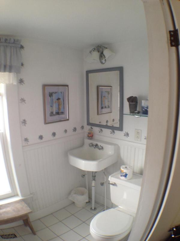 Standard Queen Room image 3