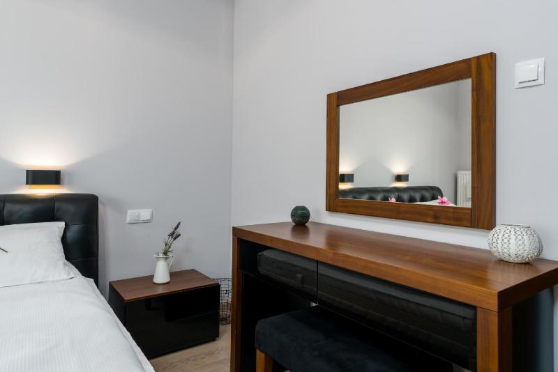 Apartments Poznan Towarowa by Noclegi Renters - image 26