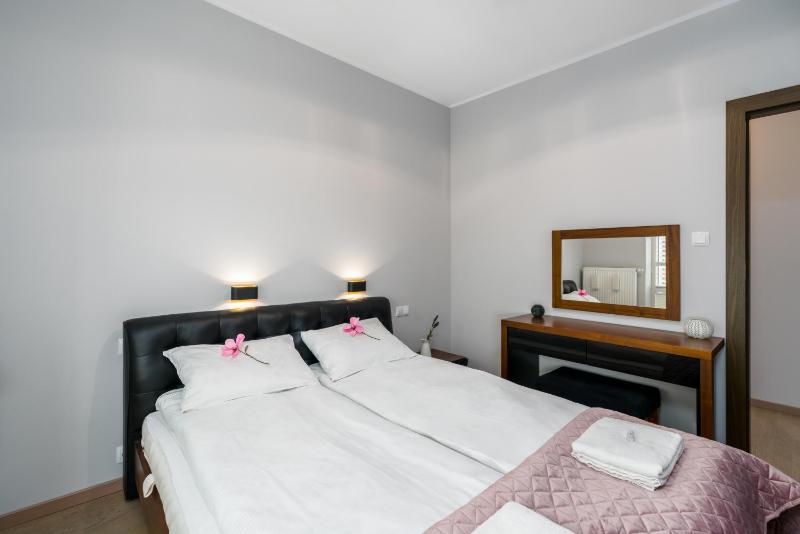 Apartments Poznan Towarowa by Noclegi Renters - image 34