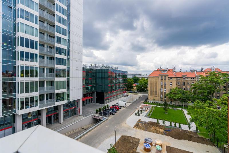 Apartments Poznan Towarowa by Noclegi Renters - image 31
