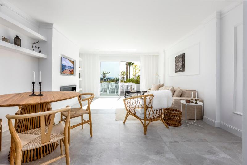 Bella Vista Puerto Banus apartment with sea views - image 6