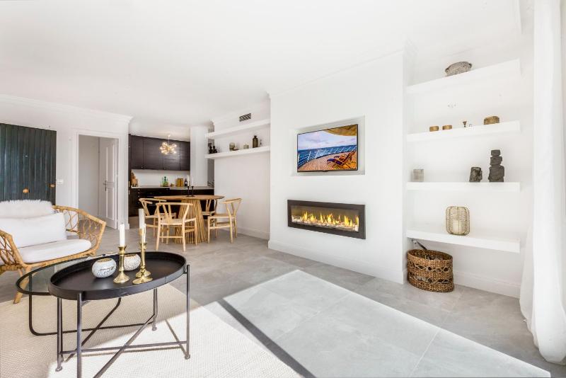 Bella Vista Puerto Banus apartment with sea views - image 16