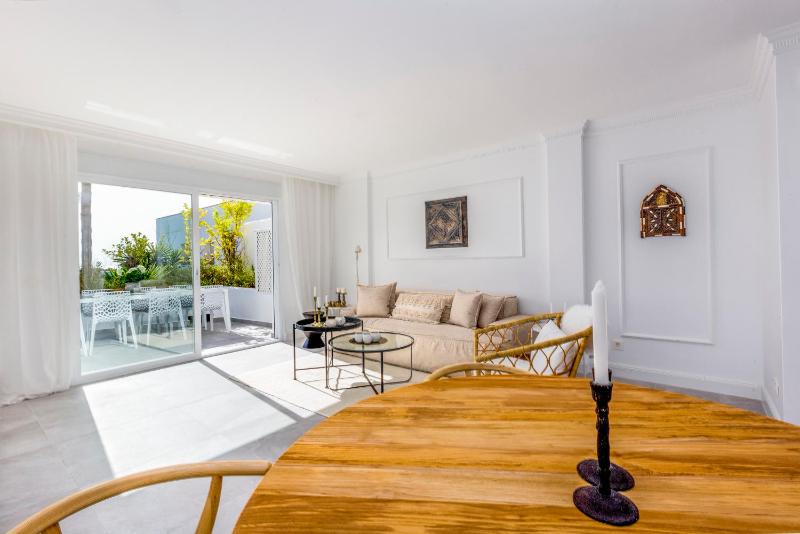 Bella Vista Puerto Banus apartment with sea views - image 24