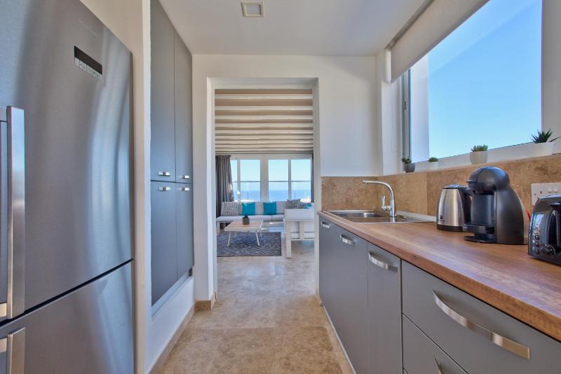 Valletta Luxury 4-Bedroom Duplex with Stunning Sea Views Private Terrace and Jacuzzi - image 9