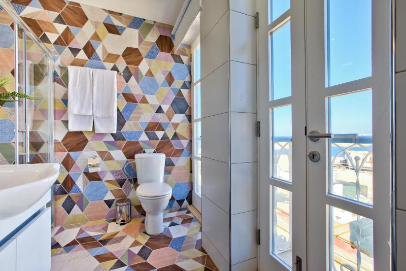 Valletta Luxury 4-Bedroom Duplex with Stunning Sea Views Private Terrace and Jacuzzi - image 3