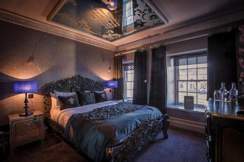 Deluxe Double Room image 2