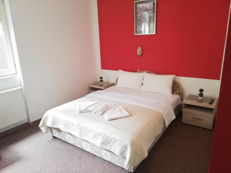 Double Room image 3