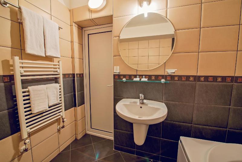 Double Room with Balcony image 3