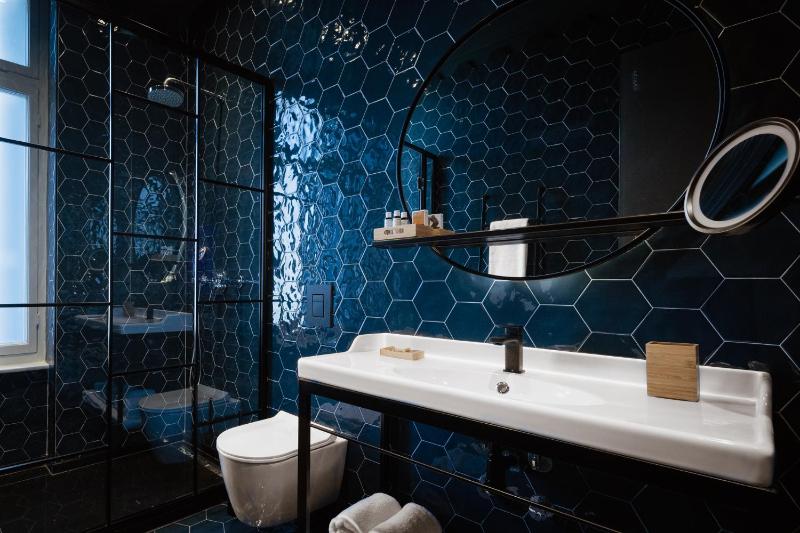 Executive Suite image 3