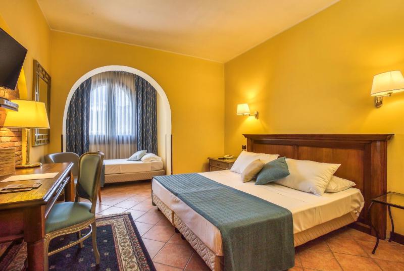 Triple Room image 3