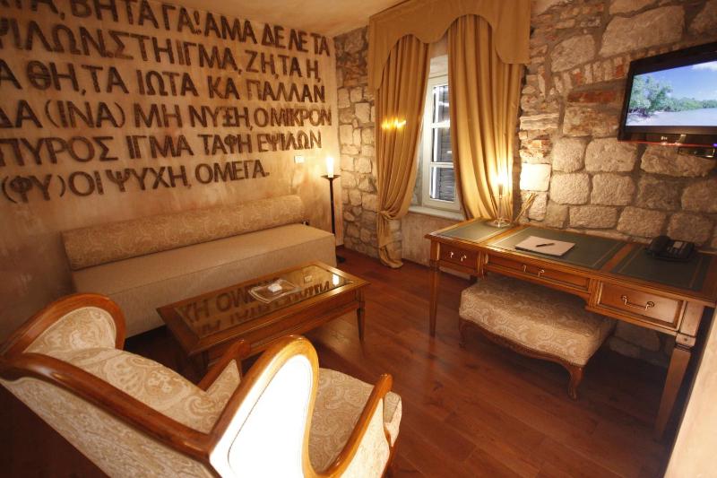 Superior Double Room image 4