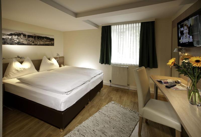 Double Room image 1