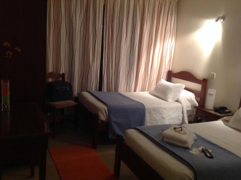 Twin Room image 4