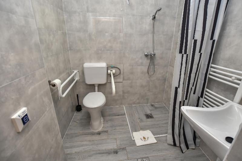 Double or Twin Room - Disability Access image 2