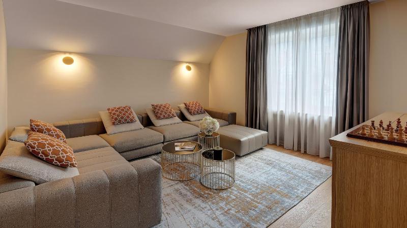One-Bedroom Suite image 2