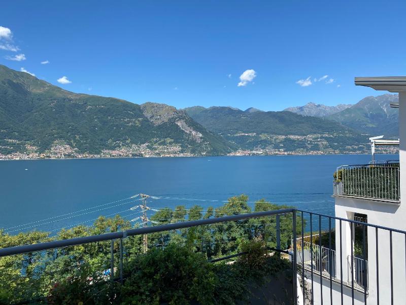 One-Bedroom Apartment 15 with Lake View image 3