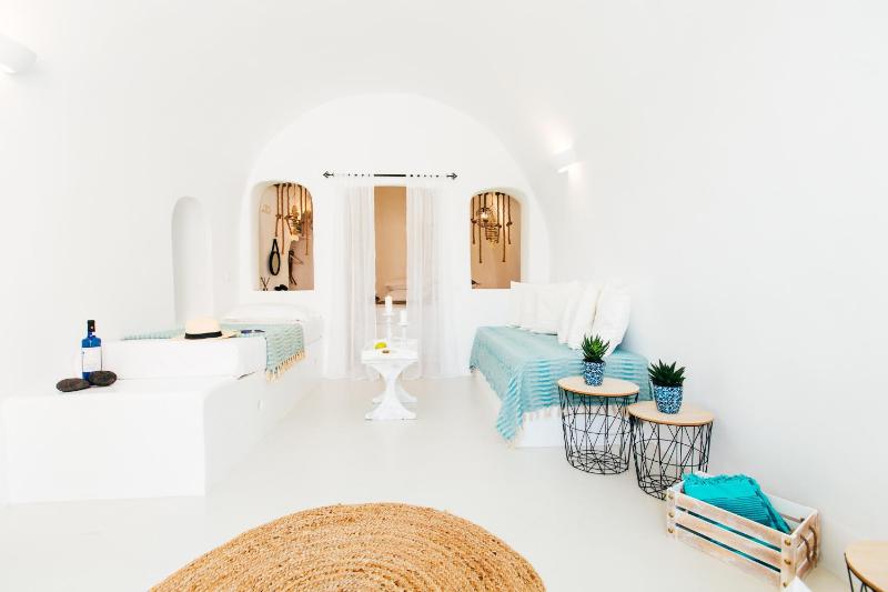 Blessed Blue Boutique Cave Suite - image 9