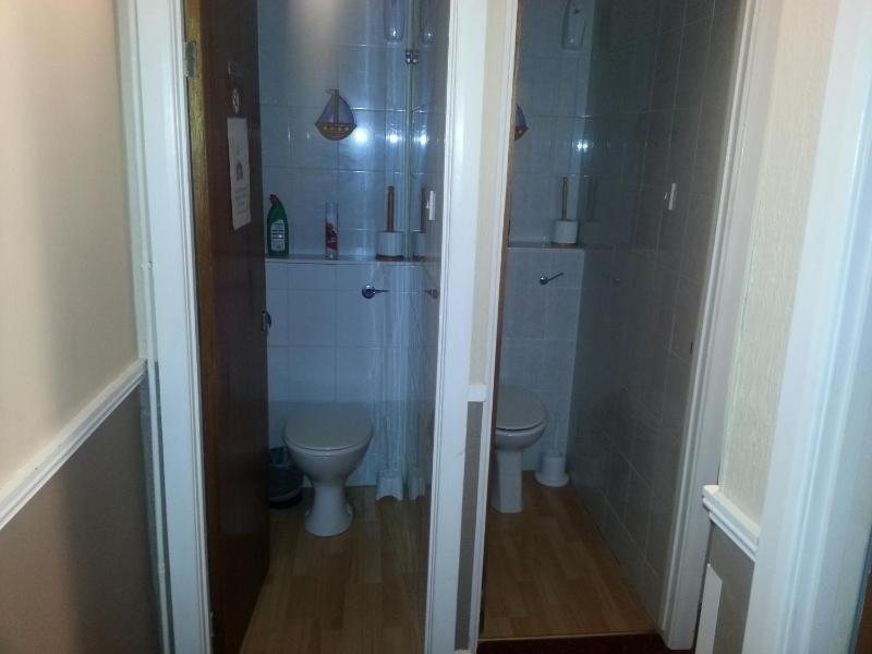 Single Room image 4
