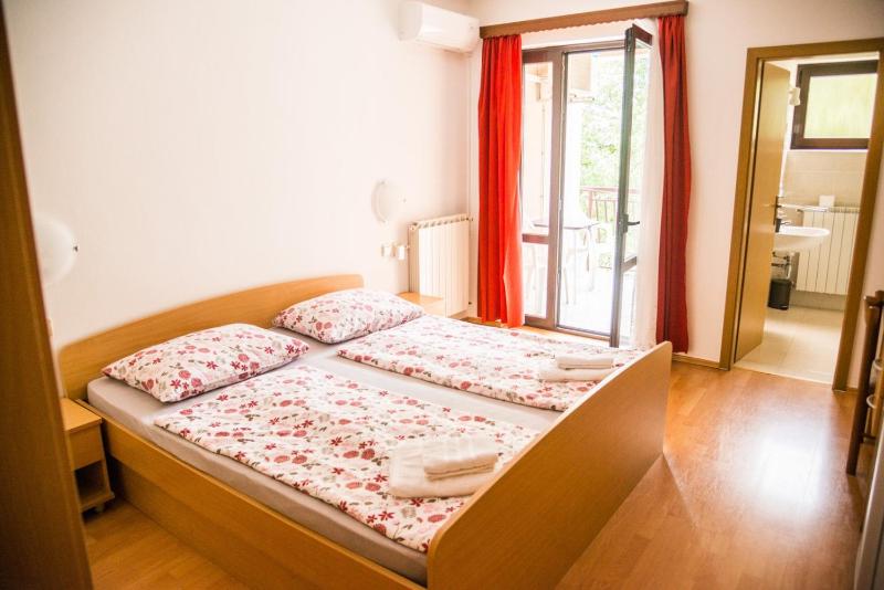 Triple Room with Balcony image 2