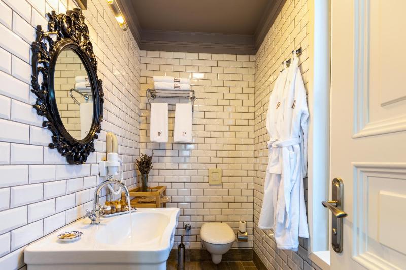 King Suite image 2