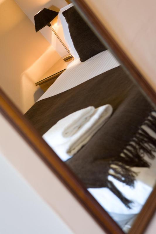 Small Double Room image 3