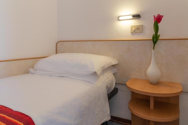 Single Room image 3
