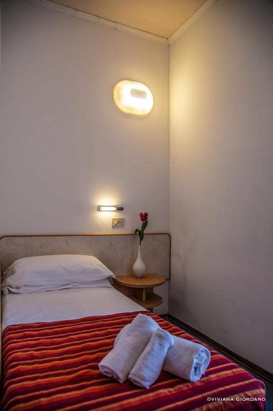 Single Room image 2