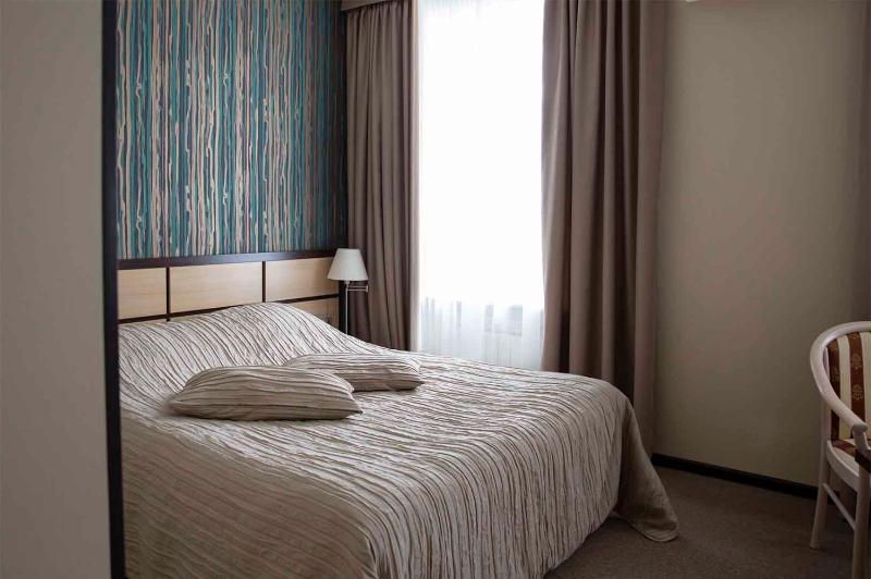 Standard Double Room image 3