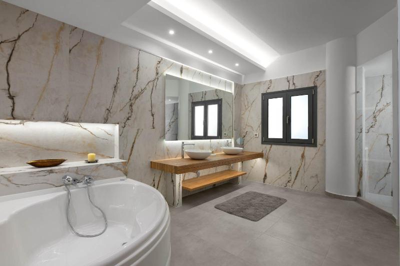 Three-Bedroom Villa image 3