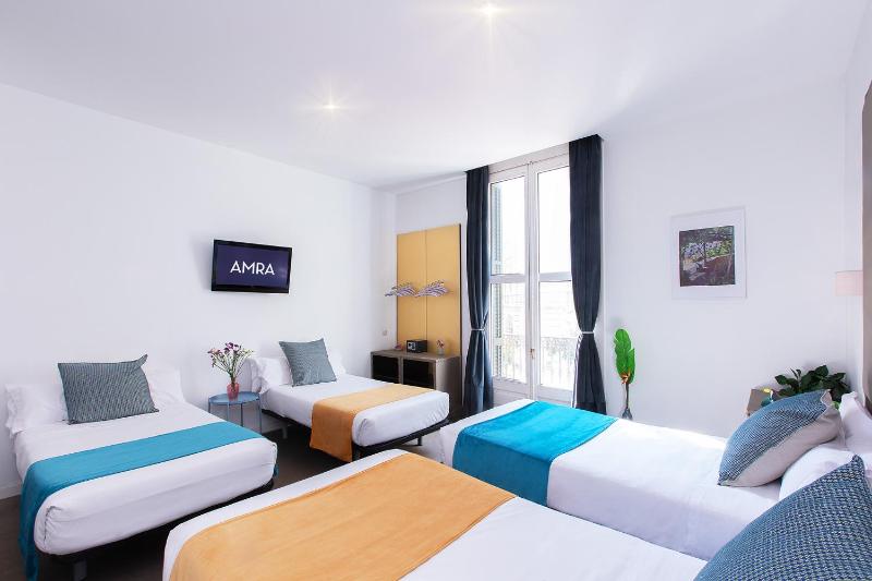 Quadruple Room with Balcony image 4