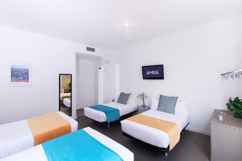 Quadruple Room with Balcony image 3