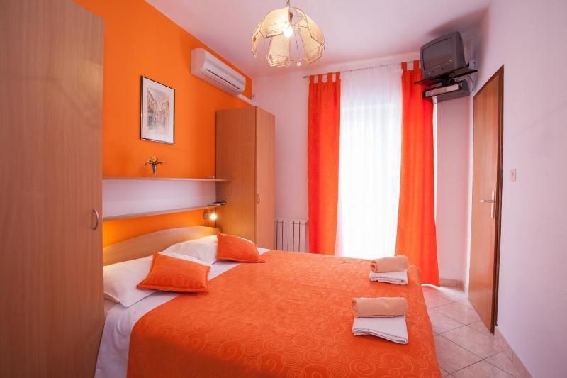 Double Room with Balcony image 2