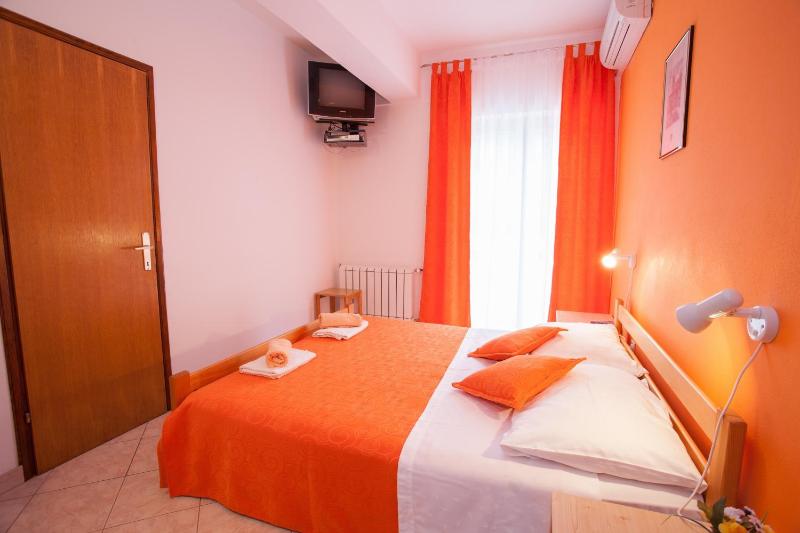 Double Room with Balcony image 3