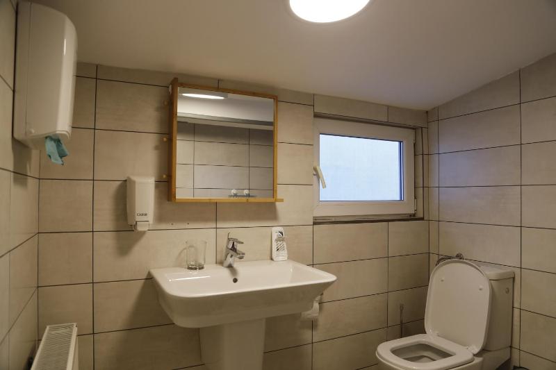 Single Room with Shared Bathroom image 1