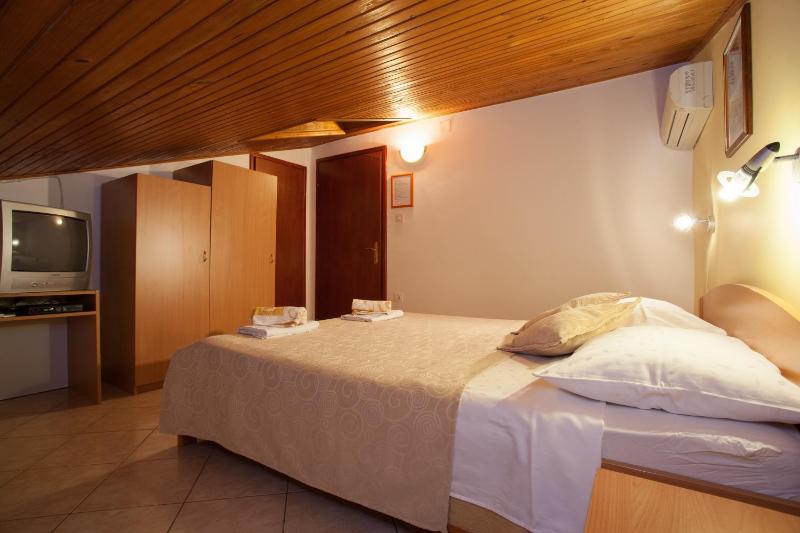 Attic Double Room image 3