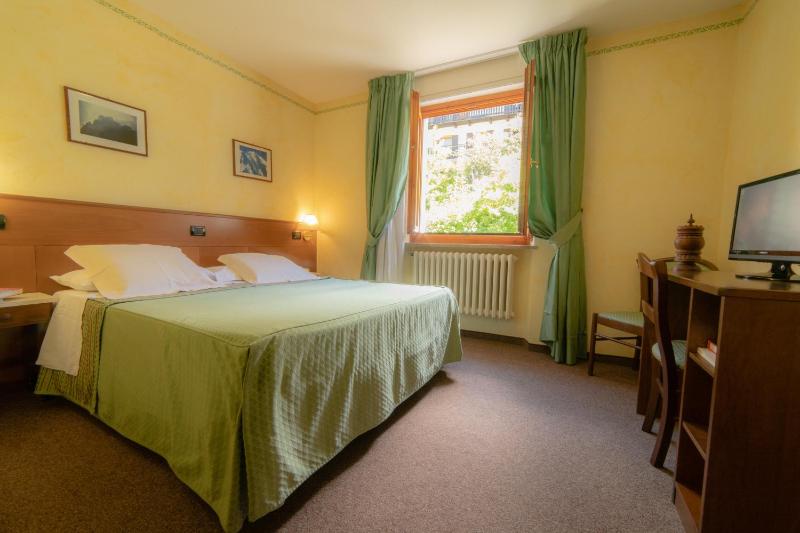 Double or Twin Room image 2