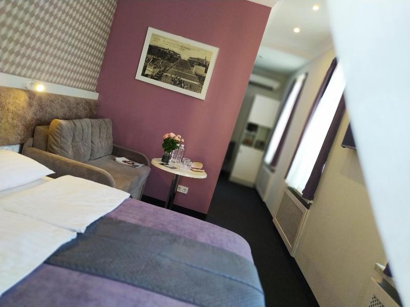 Superior Deluxe Double or Twin Room  image 4