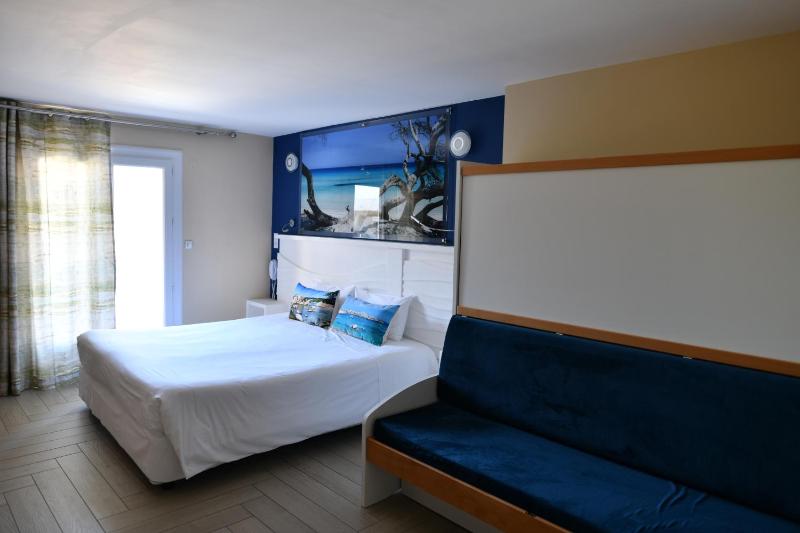 Family Room image 4