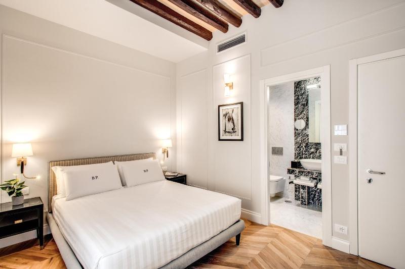Deluxe Double Room image 4