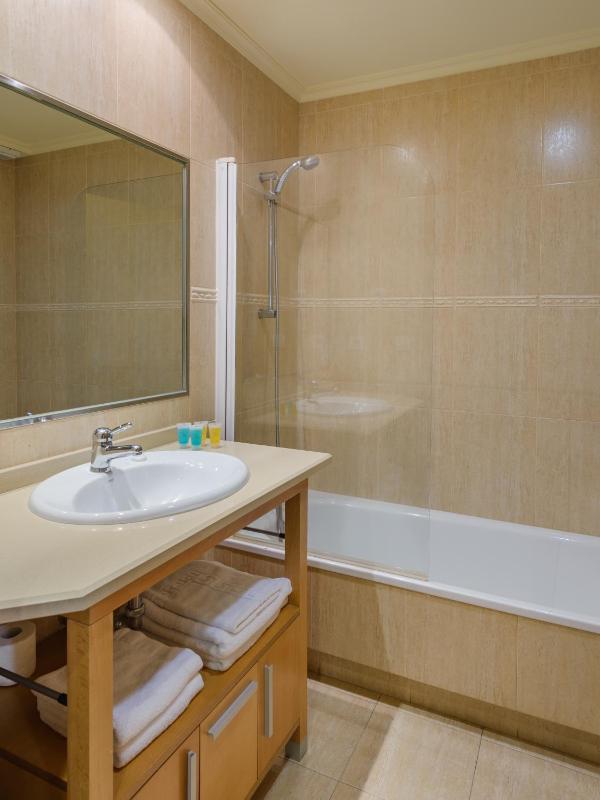 Apartment (2-4 Adults) image 4