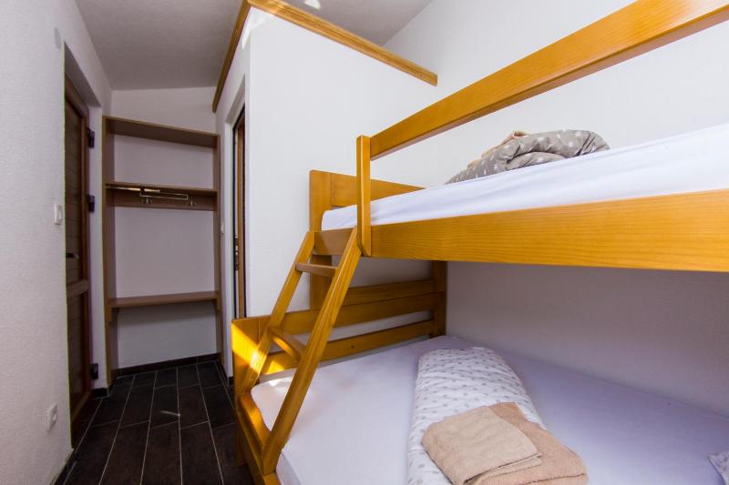 Triple Room with Private Bathroom image 2