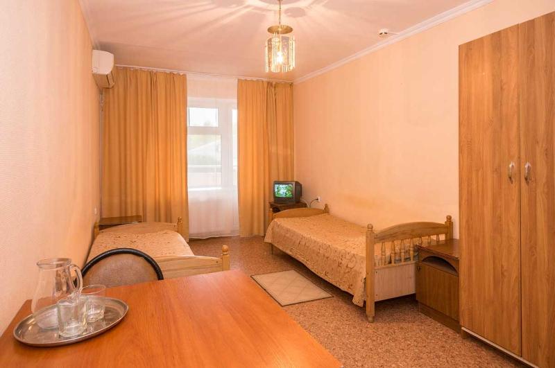 Twin Room with Shared Bathroom image 3