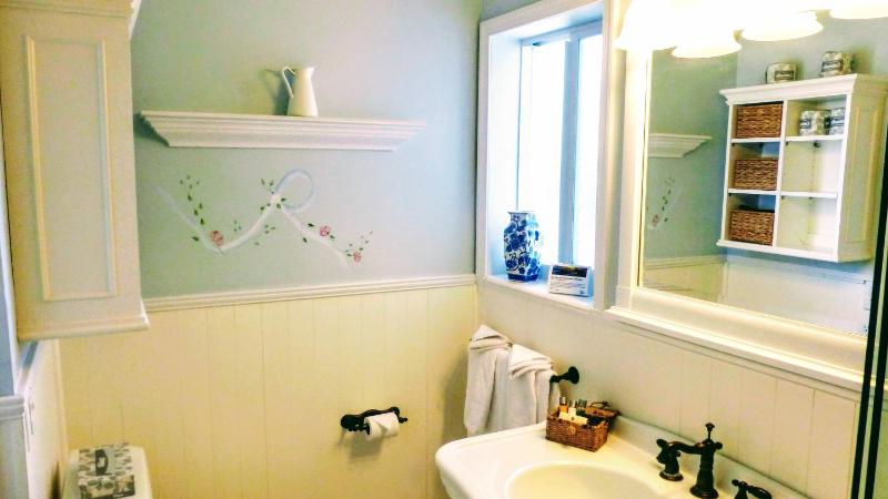 French Country One-Bedroom image 3