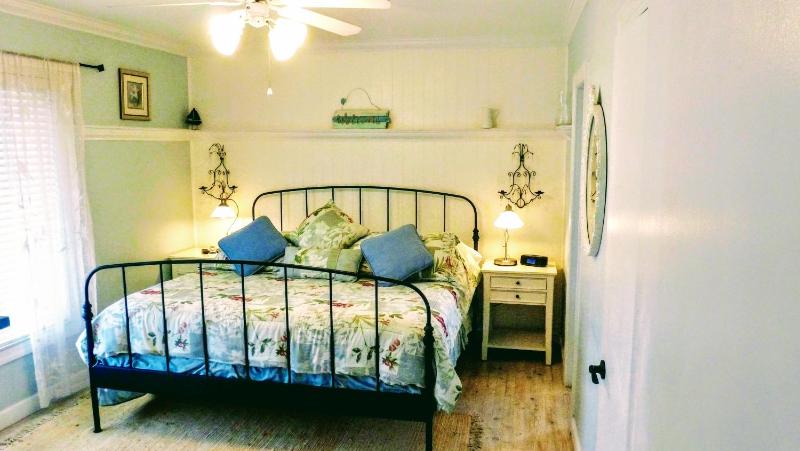 French Country One-Bedroom image 4