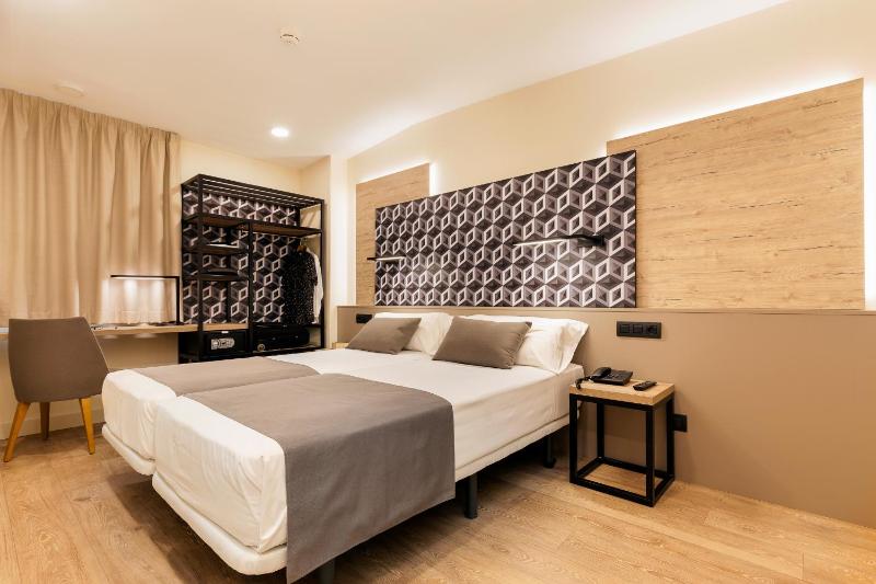 Twin Room (1-2 Adults) image 2